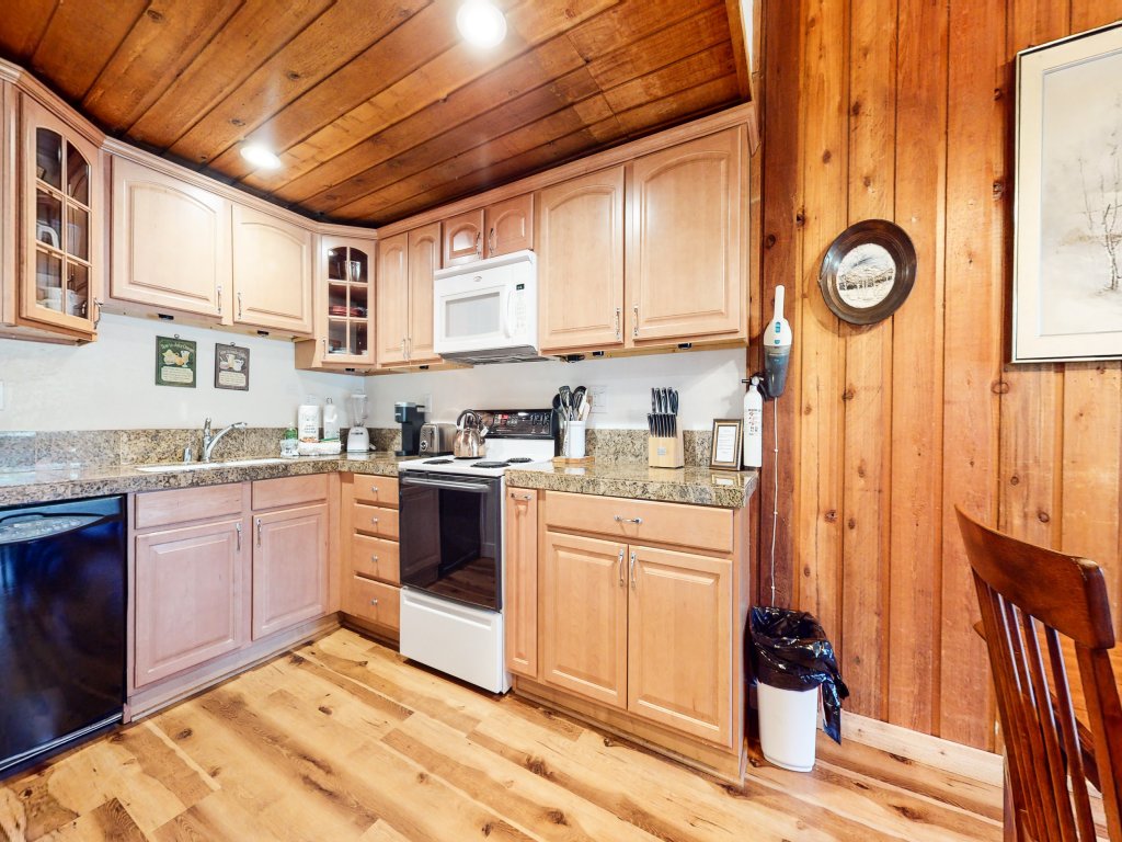 Val D'Isere #17 Vacation Rental in Mammoth Lakes - RedAwning