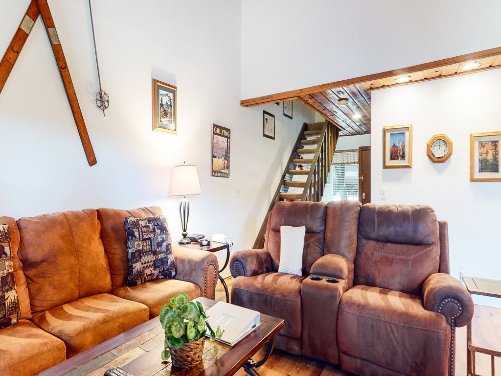 Val D'Isere #17 Vacation Rental in Mammoth Lakes - RedAwning