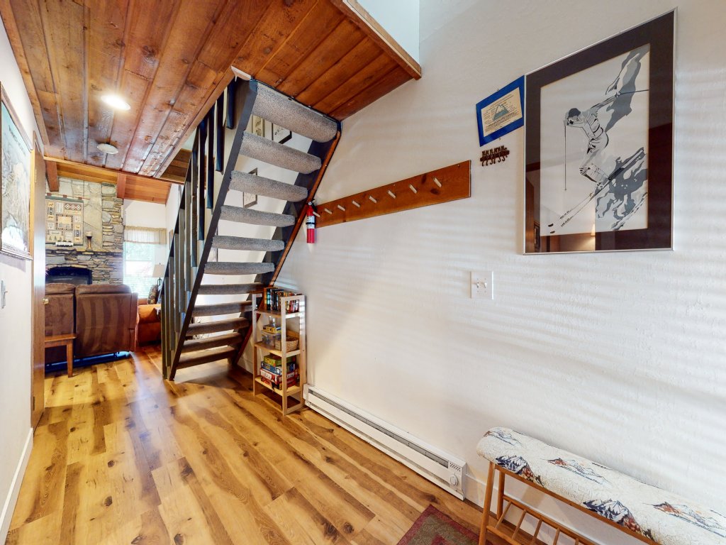 Val D'Isere #17 Vacation Rental in Mammoth Lakes - RedAwning