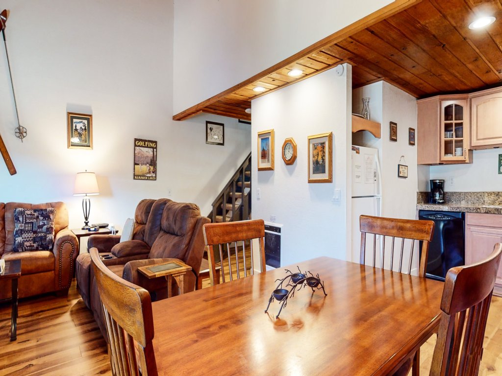 Val D'Isere #17 Vacation Rental in Mammoth Lakes - RedAwning
