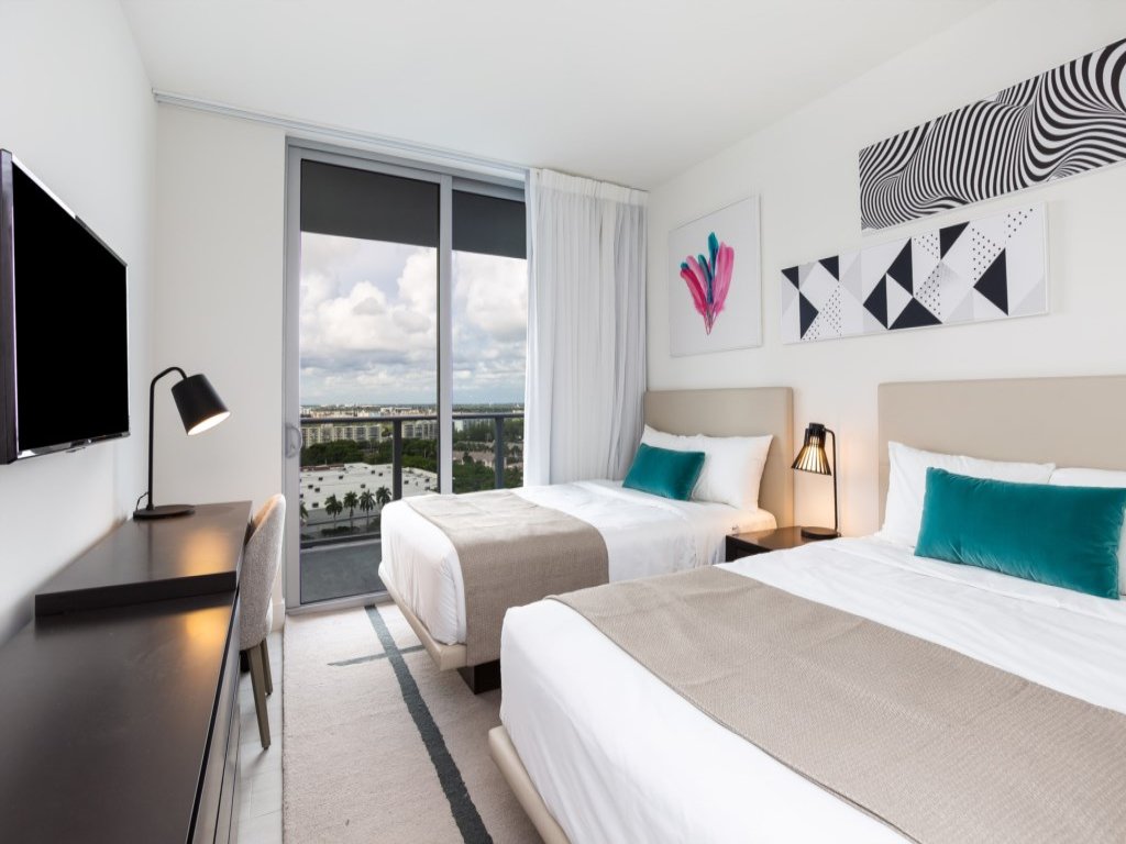 Private 3BR Bay View at Hyde Beach House Vacation Rental in Florida - RedAwning