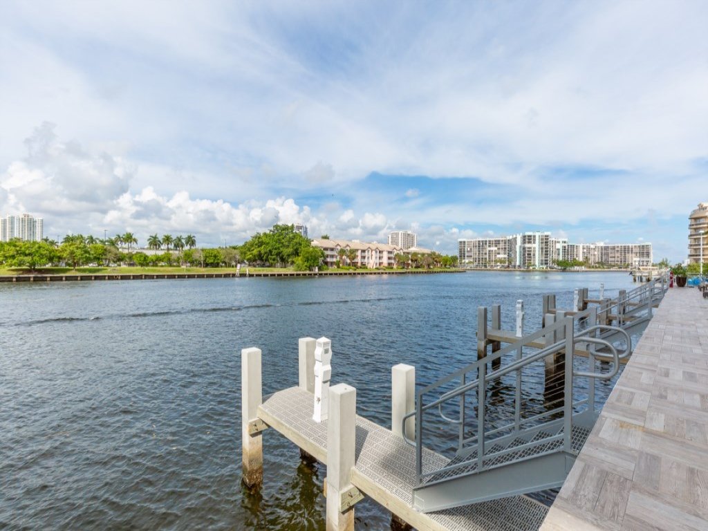 Private 3BR Bay View at Hyde Beach House Vacation Rental in Florida - RedAwning
