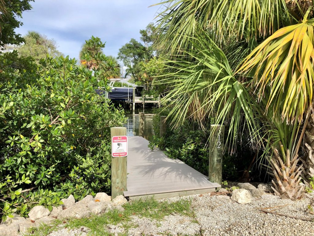 Island Gem A Vacation Rental in Anna Maria - RedAwning