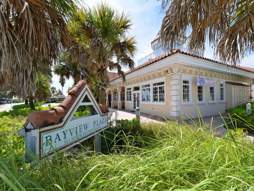 Island Gem A Vacation Rental in Anna Maria - RedAwning