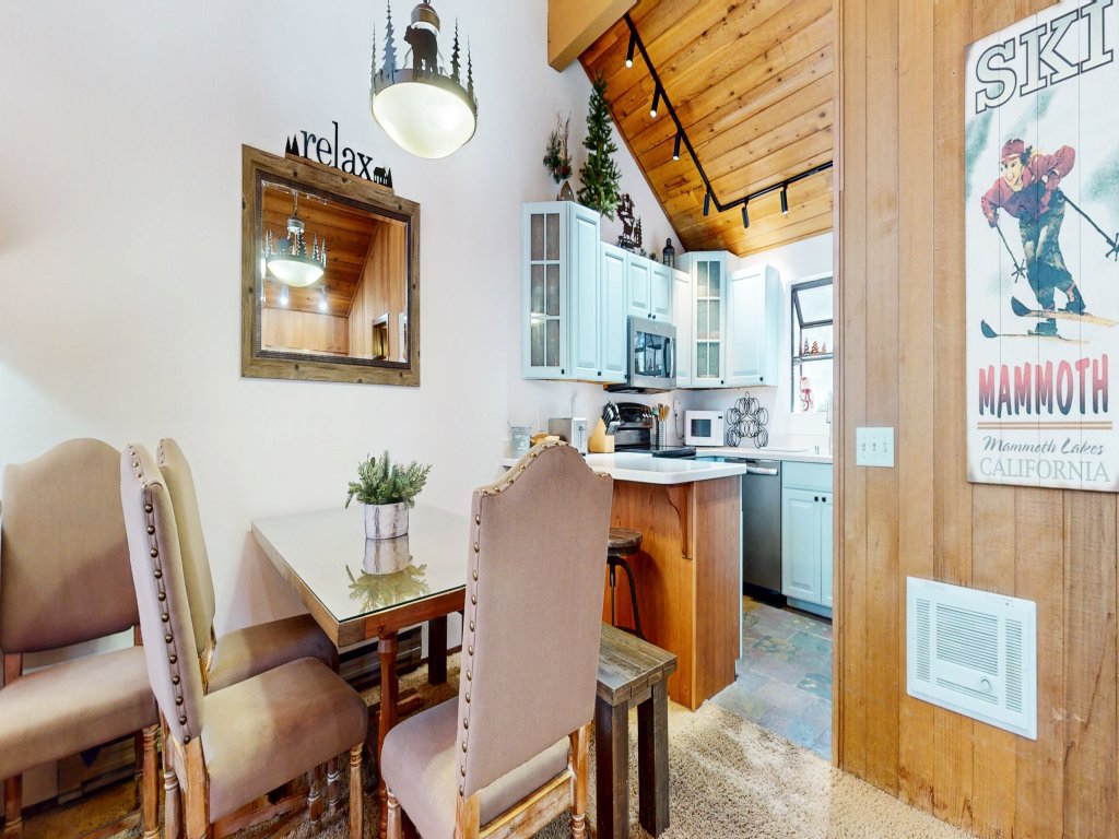Woodlands 25 Updated and Spacious, Quiet with Forest Setting Views townhouse Vacation Rental in Mammoth Lakes - RedAwning