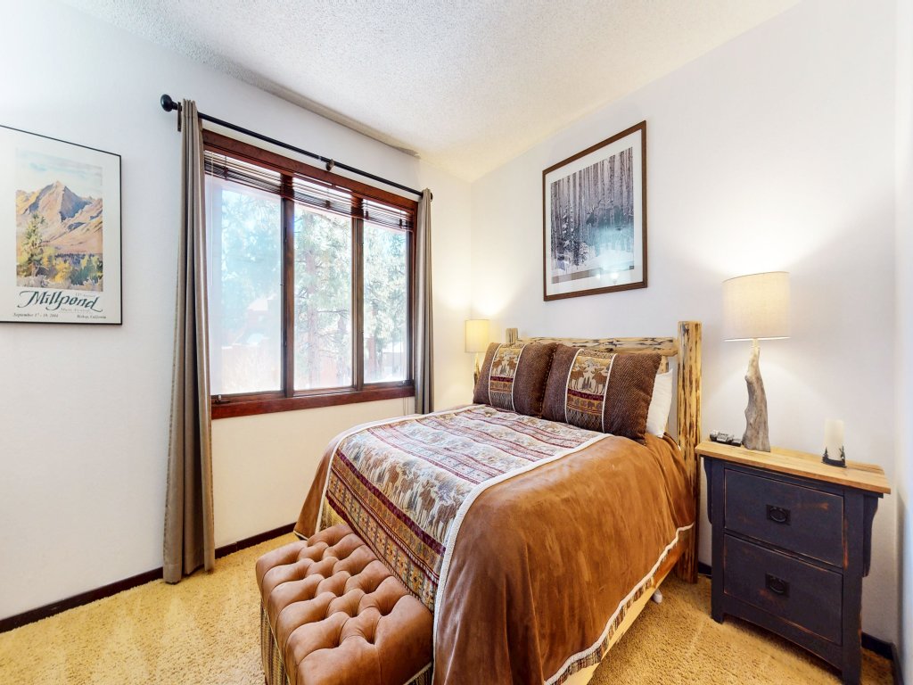 Woodlands 25 Updated and Spacious, Quiet with Forest Setting Views townhouse Vacation Rental in Mammoth Lakes - RedAwning