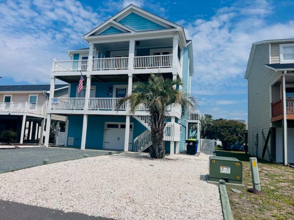 218 Brunswick / 218 Brunswick Ave W Vacation Rental in Holden Beach - RedAwning
