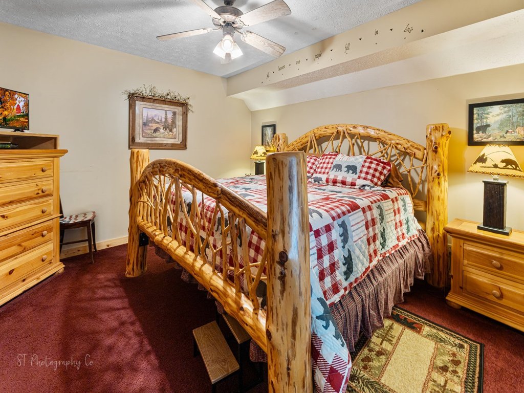 3 Bears One-Level Open Floor Plan Cabin with Pool Table Vacation Rental in Pigeon Forge - RedAwning