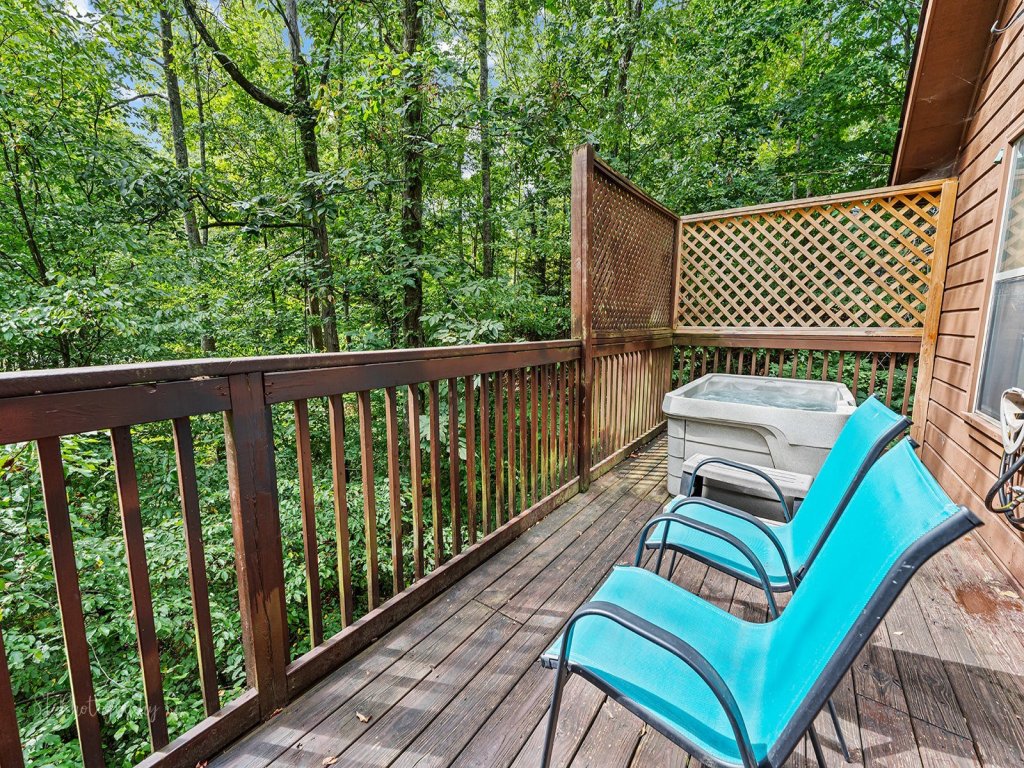 3 Bears One-Level Open Floor Plan Cabin with Pool Table Vacation Rental in Pigeon Forge - RedAwning