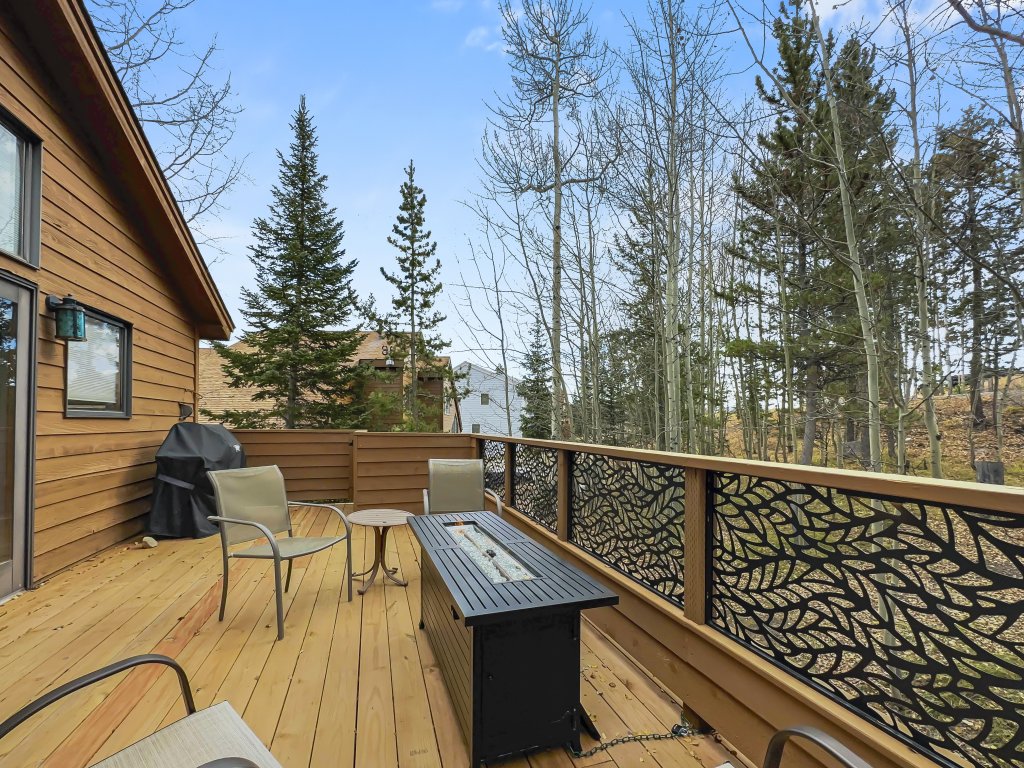 Cutty Sark Court #1 3BR Mountain Views Vacation Rental in Silverthorne - RedAwning