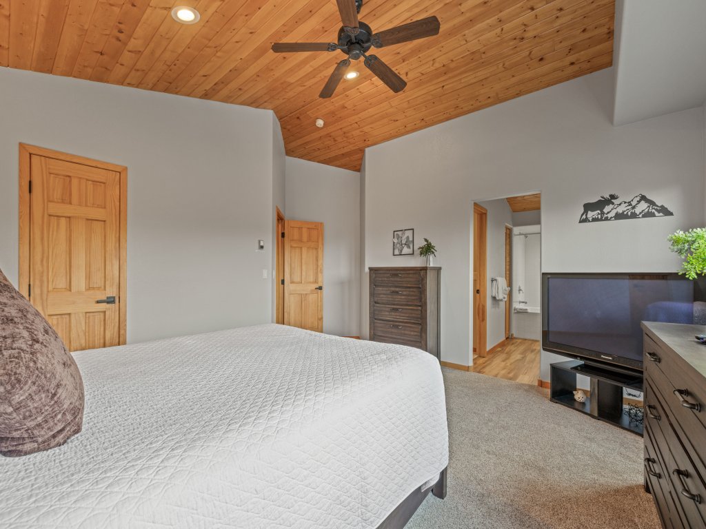 Cutty Sark Grand Combo 6BR 4.5BA Vacation Rental in Silverthorne - RedAwning