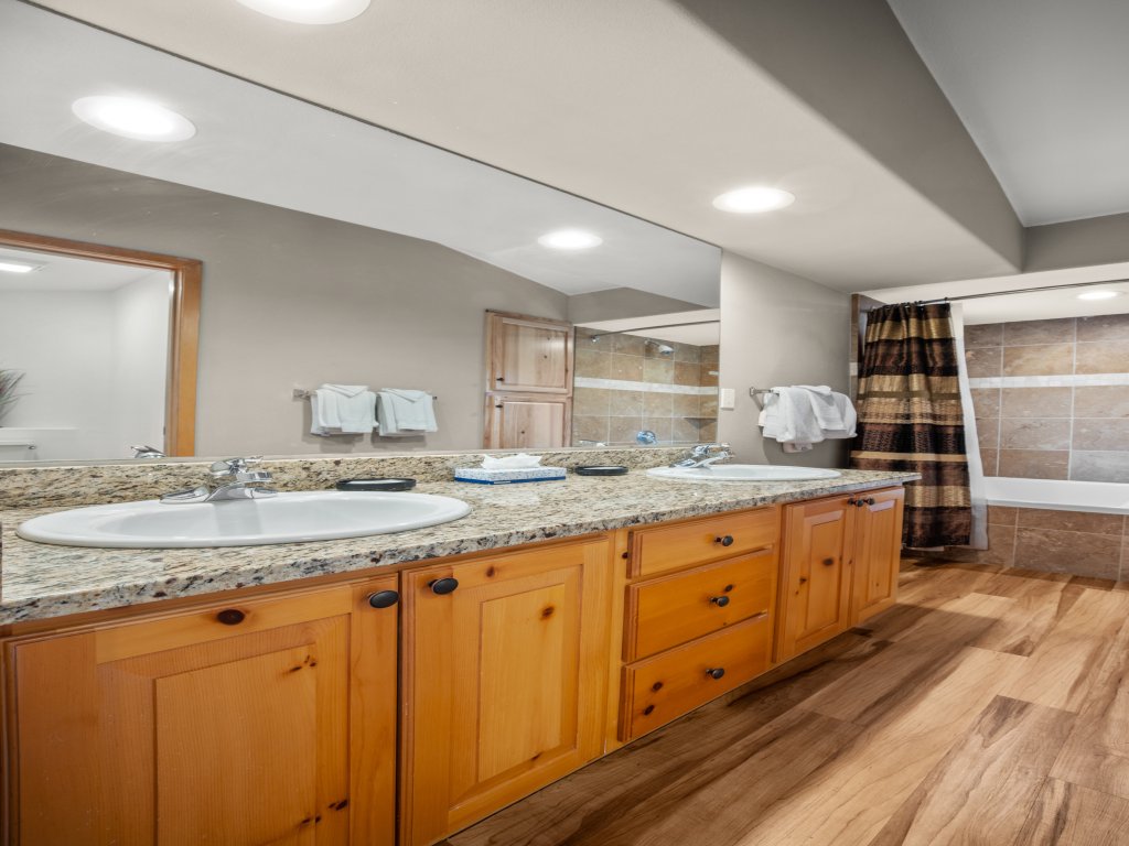 Cutty Sark Grand Combo 6BR 4.5BA Vacation Rental in Silverthorne - RedAwning
