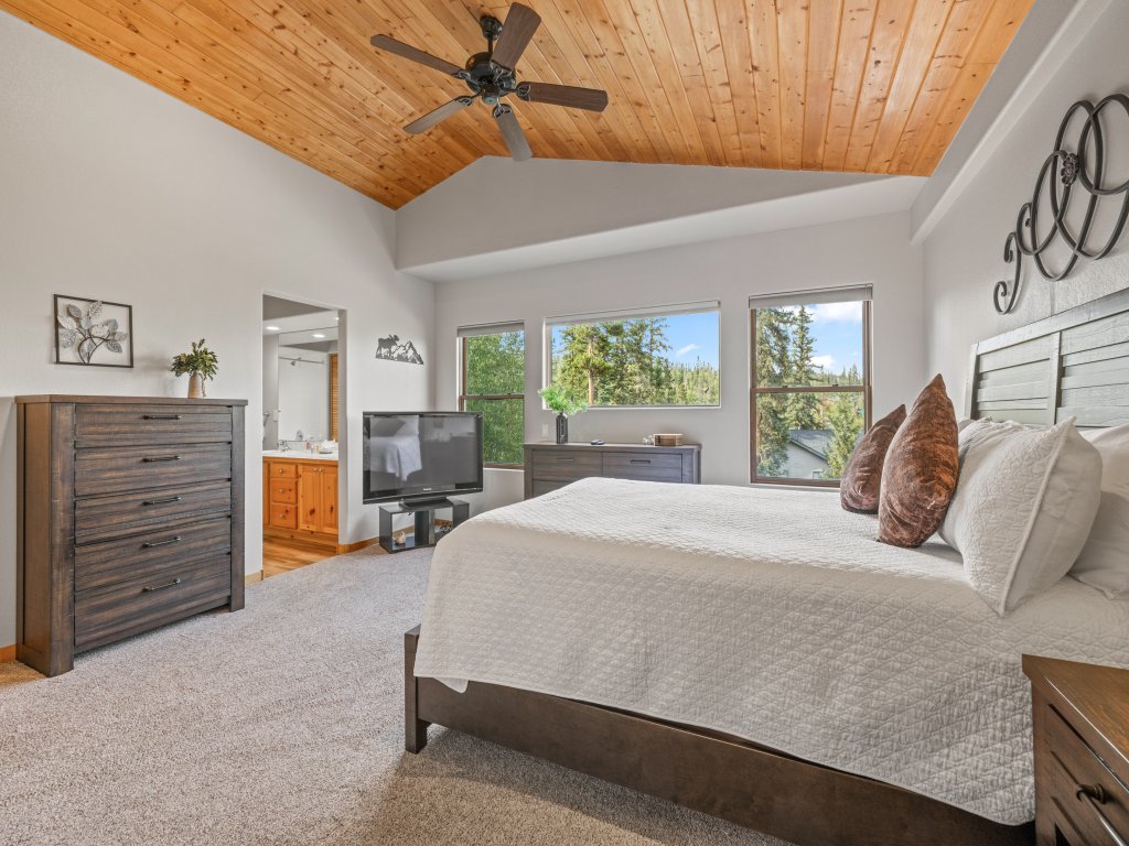 Cutty Sark Grand Combo 6BR 4.5BA Vacation Rental in Silverthorne - RedAwning