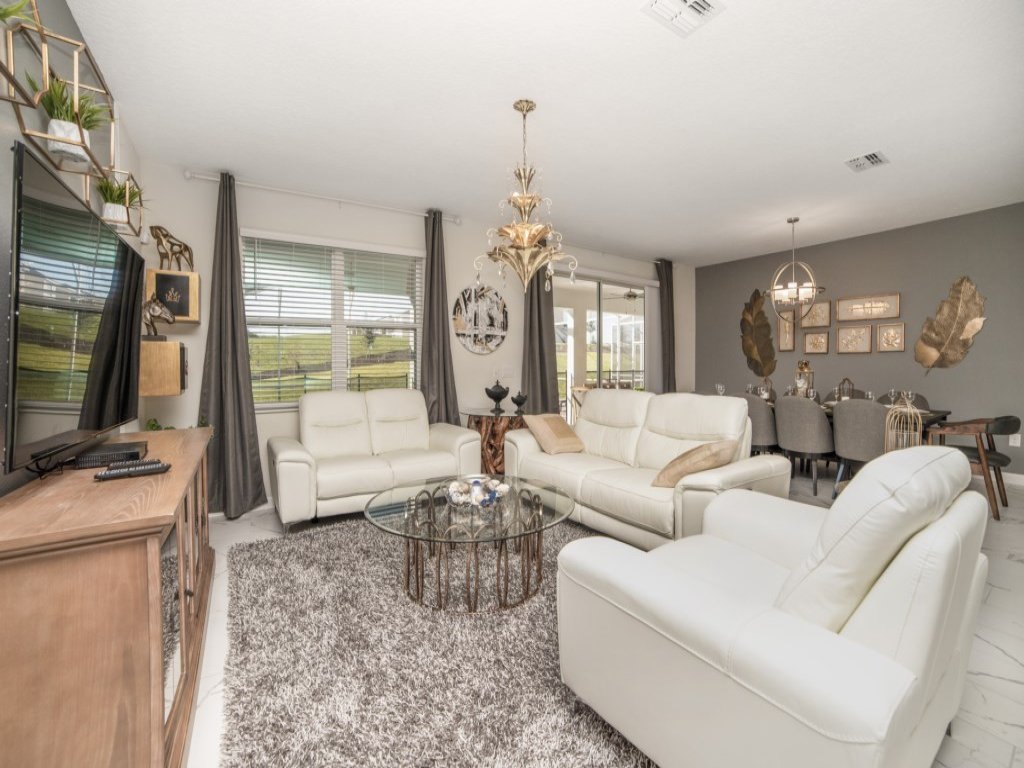 Large Family Home With All The Fun! Vacation Rental in Davenport - RedAwning