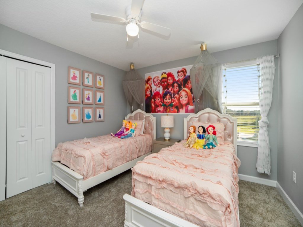 Large Family Home With All The Fun! Vacation Rental in Davenport - RedAwning