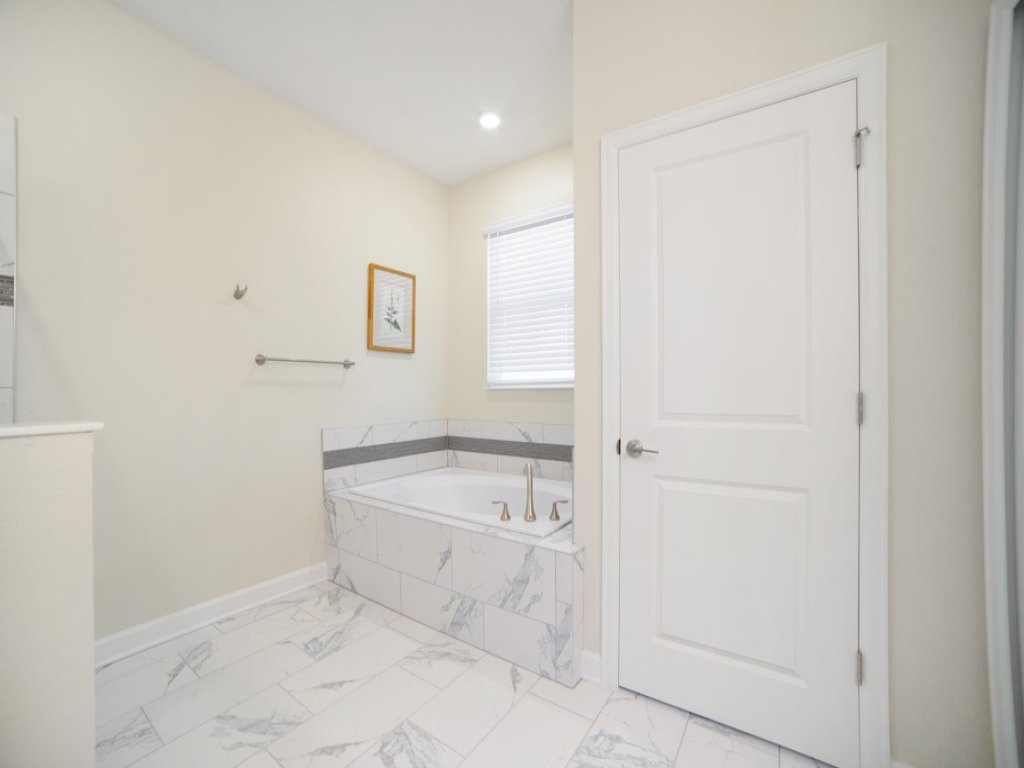 Large Family Home With All The Fun! Vacation Rental in Davenport - RedAwning