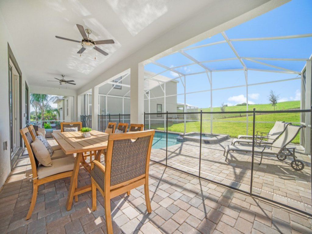 Large Family Home With All The Fun! Vacation Rental in Davenport - RedAwning