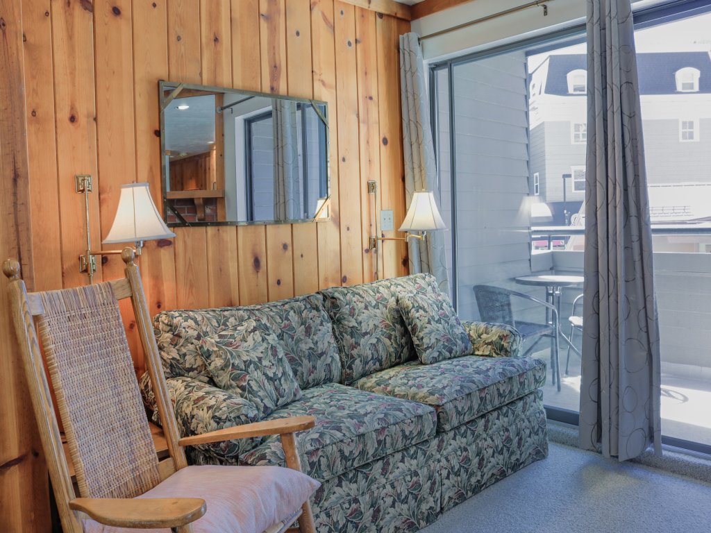 223 Ski Bum Studio Prime Base Spot Vacation Rental in Park City - RedAwning