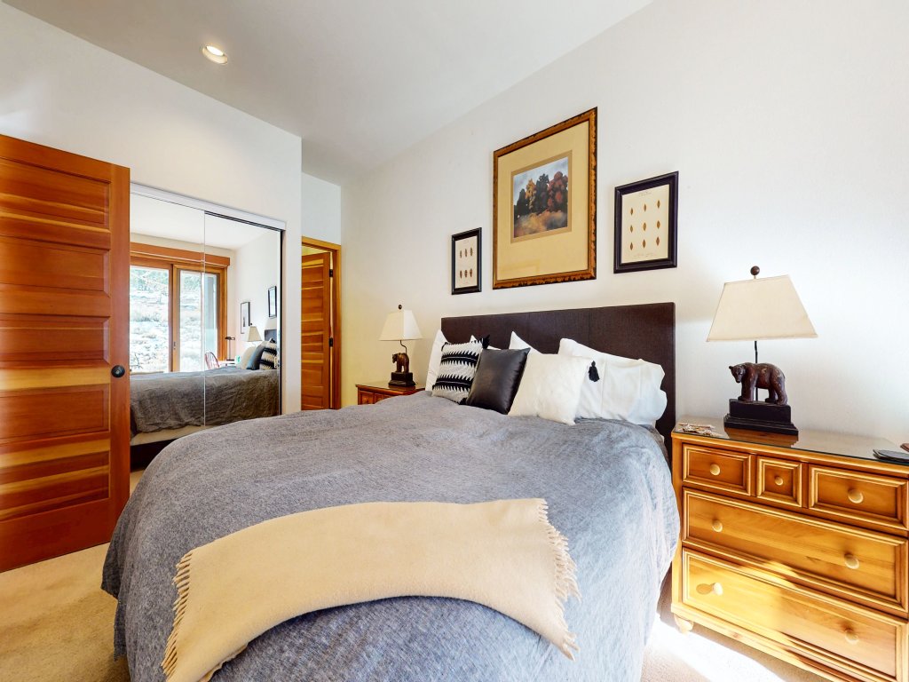 Snowcreek V 760 Pet-Friendly, Amazing Mountain Views, Private 2 Car Garage, Washer Dryer Vacation Rental in Mammoth Lakes - RedAwning