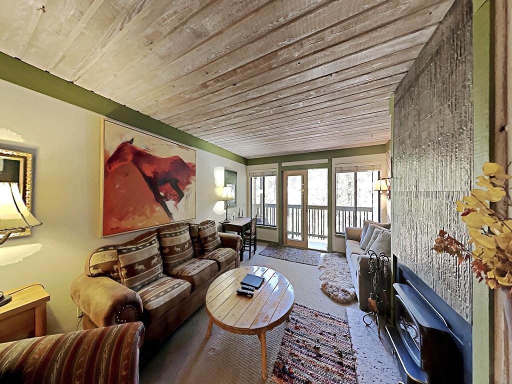 Beautiful Remodeled One Bedroom Condo! New Furniture and Fully Equipped Kitchen! (Snowbird 108) Vacation Rental in Mammoth Lakes - RedAwning