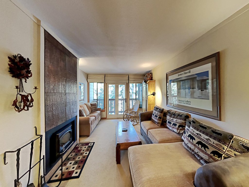 Spacious Condo with Full Kitchen - Steps Away from Ski Adventure! (Snowbird 110) Vacation Rental in Mammoth Lakes - RedAwning