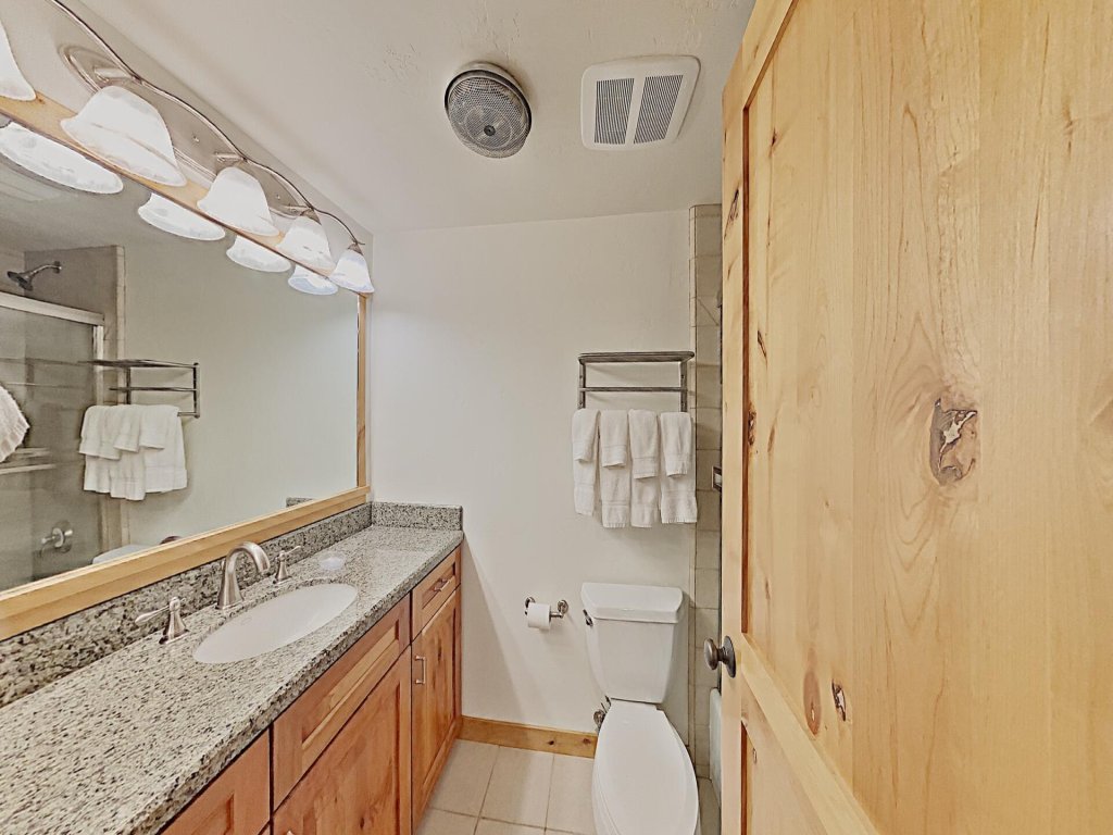 Cozy One Bedroom Condo with Loft - Free WiFi and Parking! (Snowbird 206) Vacation Rental in Mammoth Lakes - RedAwning