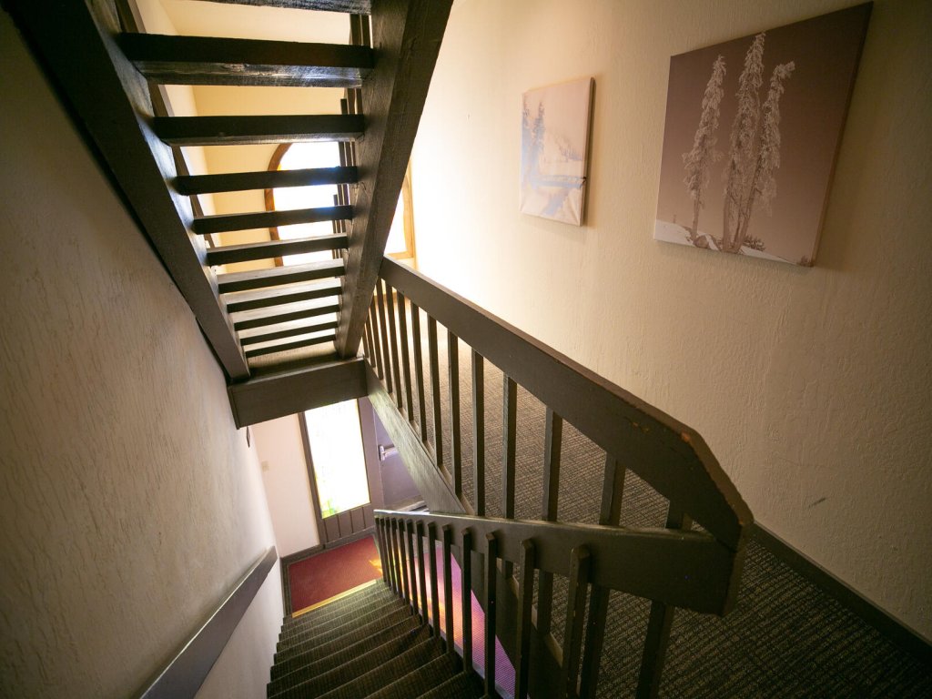 Cozy One Bedroom Condo with Loft - Free WiFi and Parking! (Snowbird 206) Vacation Rental in Mammoth Lakes - RedAwning