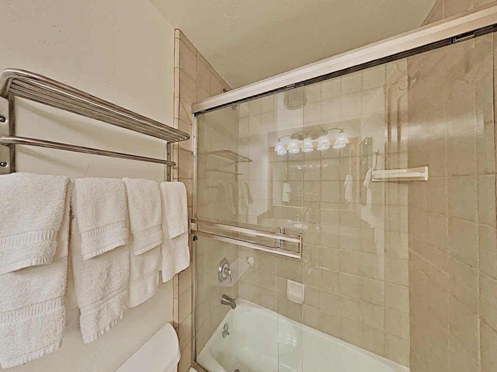 Cozy One Bedroom Condo with Loft - Free WiFi and Parking! (Snowbird 206) Vacation Rental in Mammoth Lakes - RedAwning