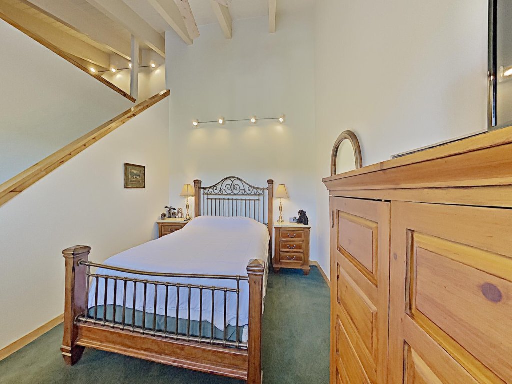 Cozy One Bedroom Condo with Loft - Free WiFi and Parking! (Snowbird 206) Vacation Rental in Mammoth Lakes - RedAwning