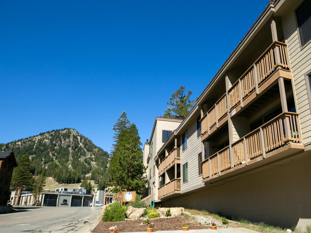 Stay Slopeside! One Bedroom Condo With Heated Floors (Snowbird 105) Vacation Rental in Mammoth Lakes - RedAwning