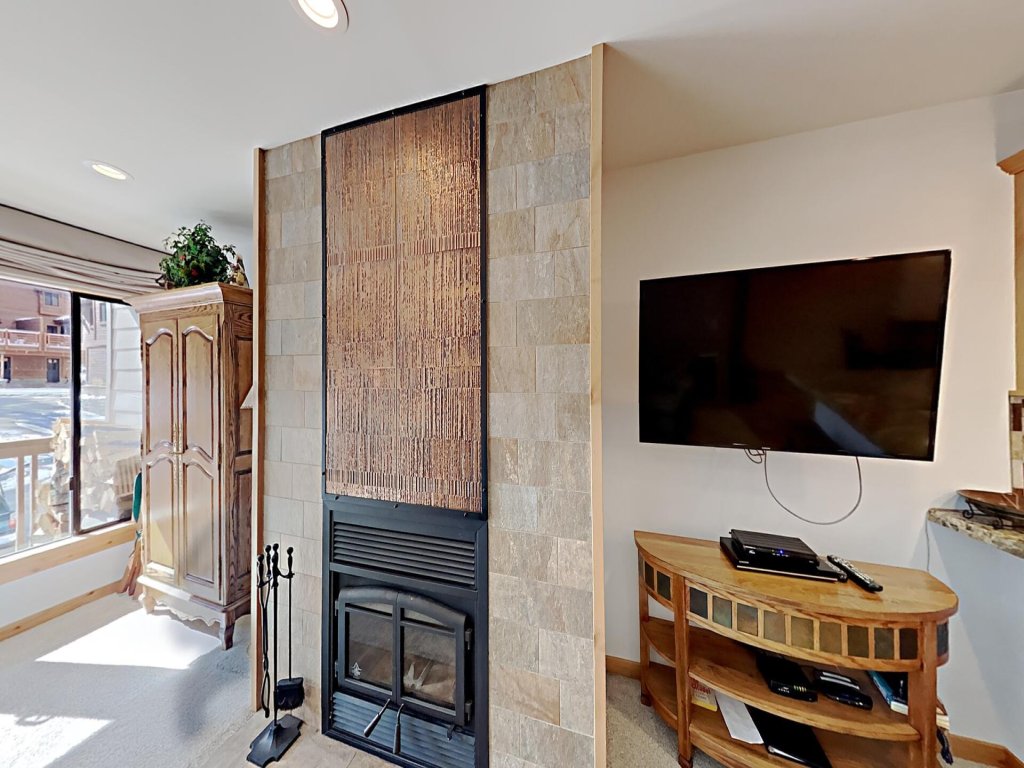 Stay Slopeside! One Bedroom Condo With Heated Floors (Snowbird 105) Vacation Rental in Mammoth Lakes - RedAwning