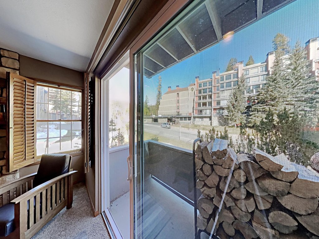 Slopeside Deluxe 2 Bdrm Condo with Underground Parking! (Sierra Megeve 25) Vacation Rental in Mammoth Lakes - RedAwning