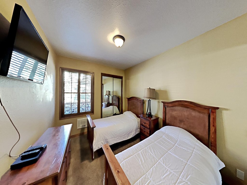 Slopeside Deluxe 2 Bdrm Condo with Underground Parking! (Sierra Megeve 25) Vacation Rental in Mammoth Lakes - RedAwning