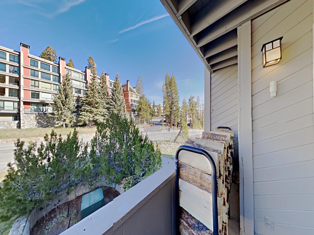 Slopeside Deluxe 2 Bdrm Condo with Underground Parking! (Sierra Megeve 25) Vacation Rental in Mammoth Lakes - RedAwning