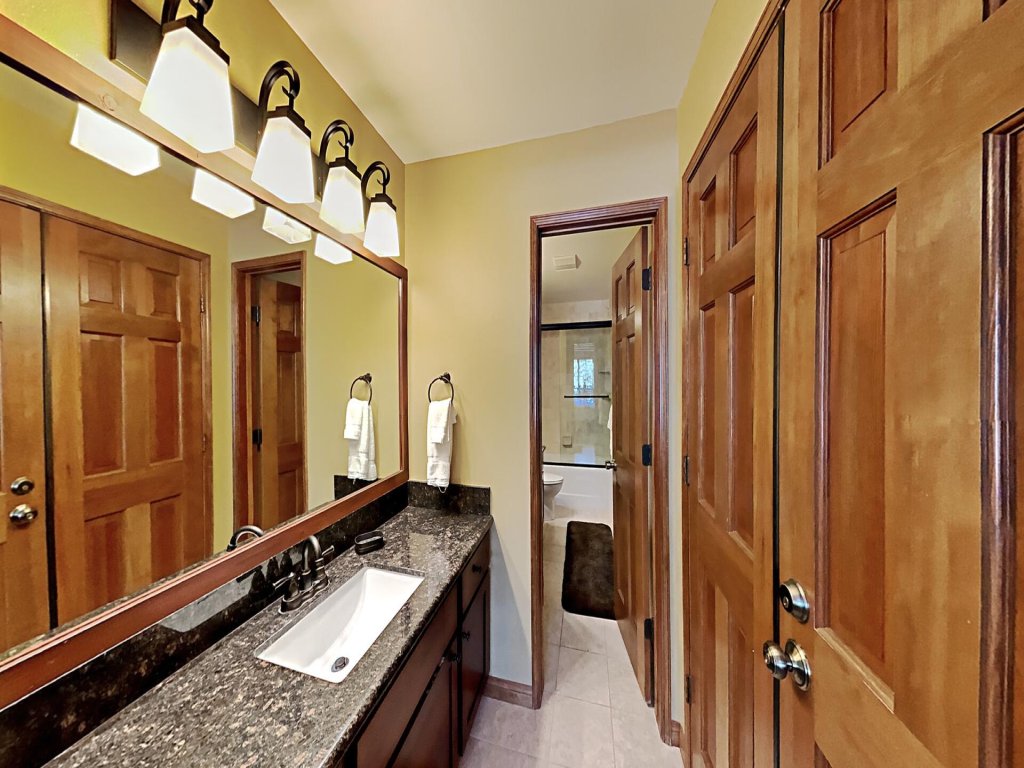 Slopeside Deluxe 2 Bdrm Condo with Underground Parking! (Sierra Megeve 25) Vacation Rental in Mammoth Lakes - RedAwning