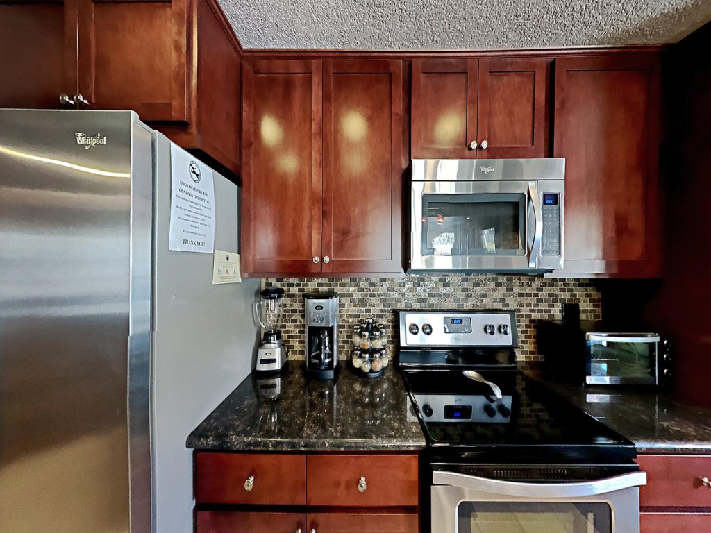 Slopeside Deluxe 2 Bdrm Condo with Underground Parking! (Sierra Megeve 25) Vacation Rental in Mammoth Lakes - RedAwning