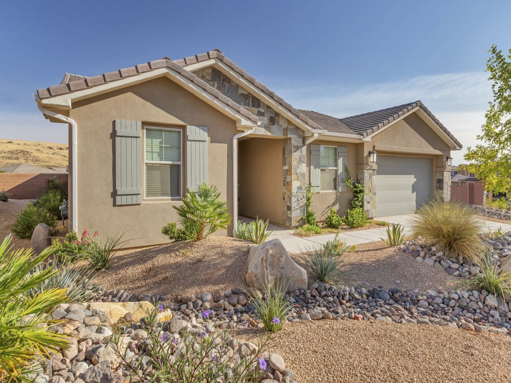 Rock Canyon Oasis Vacation Rental in Utah - RedAwning