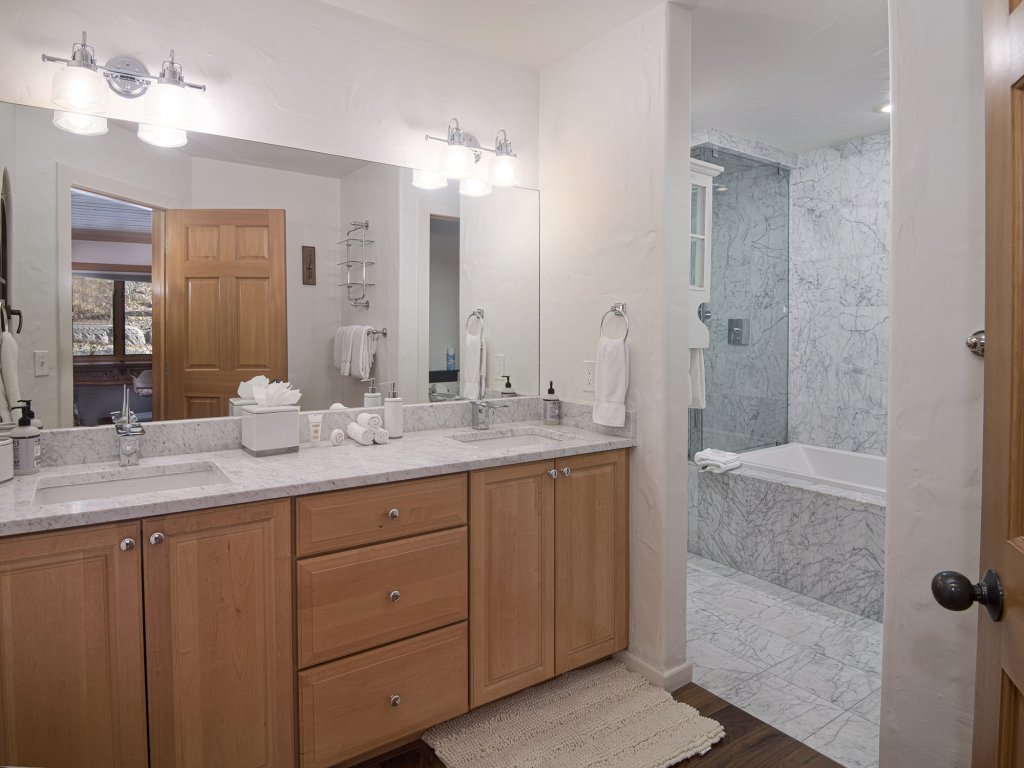 2109 B Chamonix Vacation Rental in Vail - RedAwning