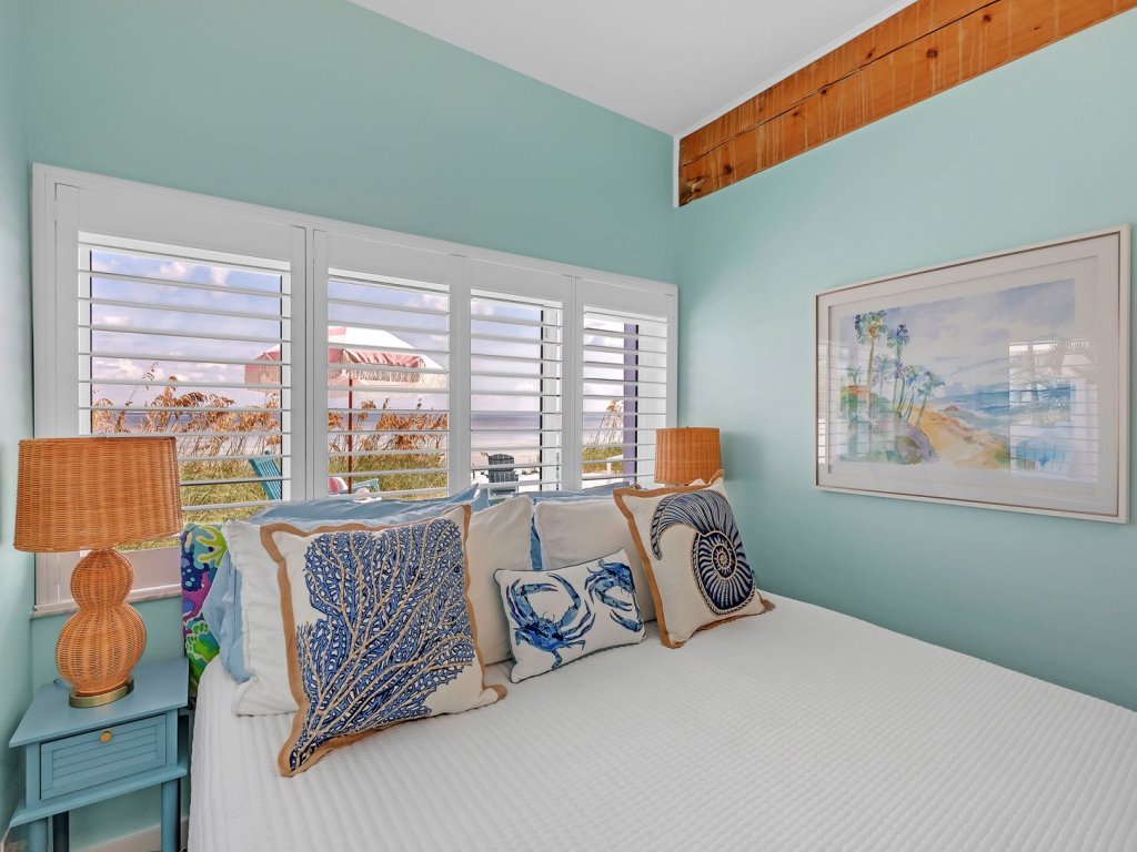 Flamingo Bay Vacation Rental in Anna Maria - RedAwning