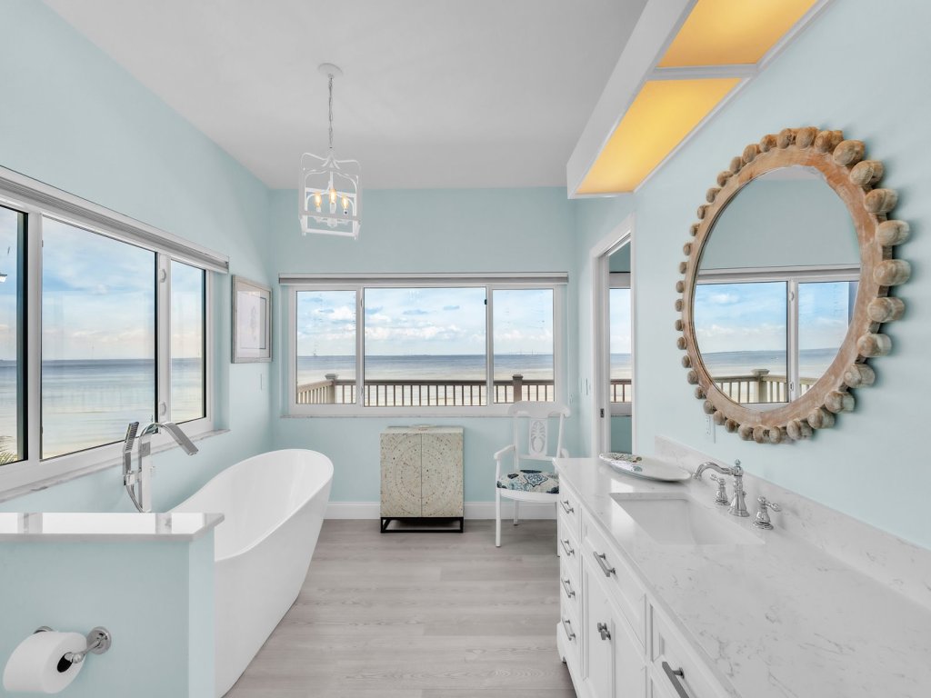 Flamingo Bay Vacation Rental in Anna Maria - RedAwning