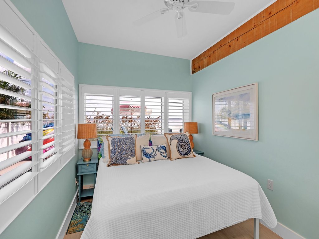 Flamingo Bay Vacation Rental in Anna Maria - RedAwning
