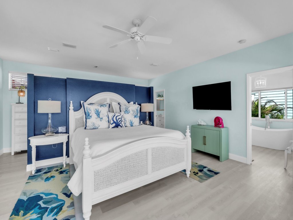 Flamingo Bay Vacation Rental in Anna Maria - RedAwning
