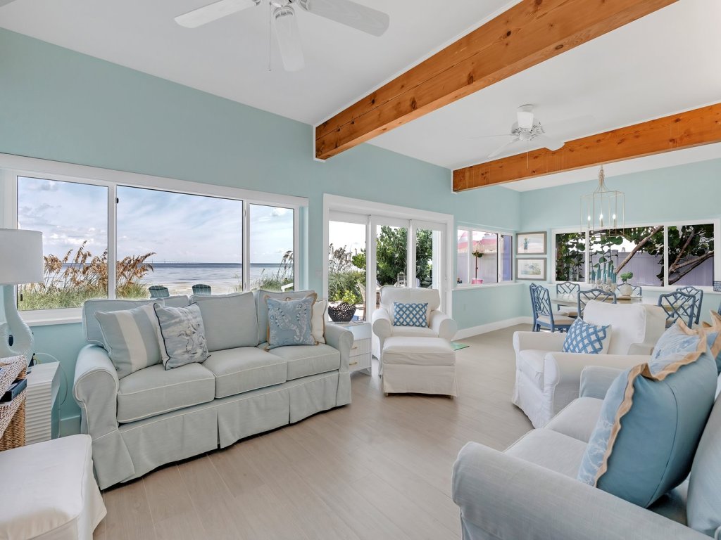 Flamingo Bay Vacation Rental in Anna Maria - RedAwning