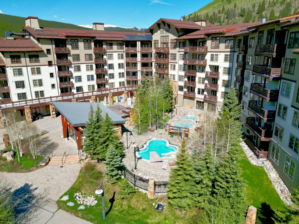 Largest Condo In Passage Point, Vaulted Ceilings, Huge Balcony - PP514 Vacation Rental in Copper Mountain - RedAwning