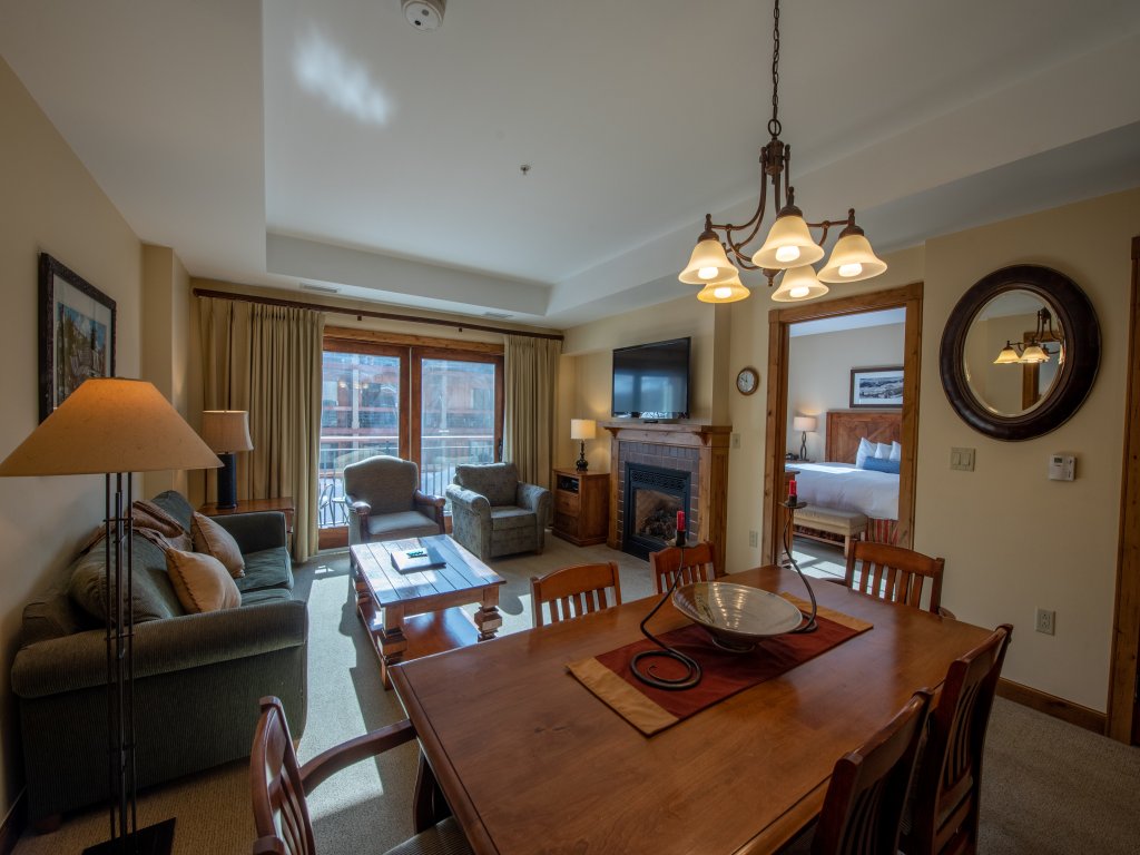 Kid-Friendly 2BR / 3BA Slopeside Condo Vacation Rental in Crested Butte - RedAwning