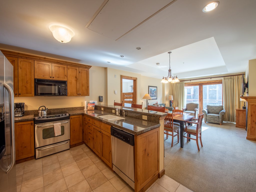 Kid-Friendly 2BR / 3BA Slopeside Condo Vacation Rental in Crested Butte - RedAwning