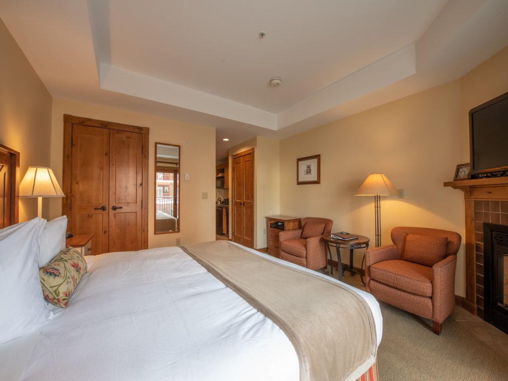 Slopeside Studio Unit with Kitchenette Vacation Rental in Crested Butte - RedAwning