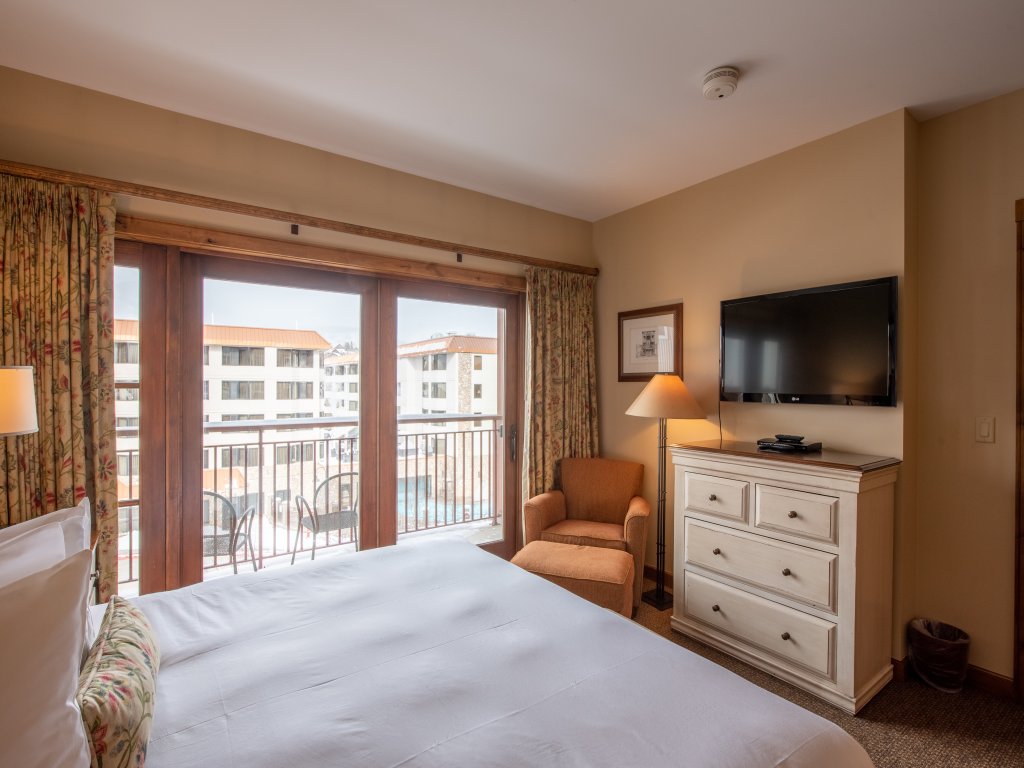 Updated 1 Bedroom Condo in Mountaineer Square Vacation Rental in Crested Butte - RedAwning