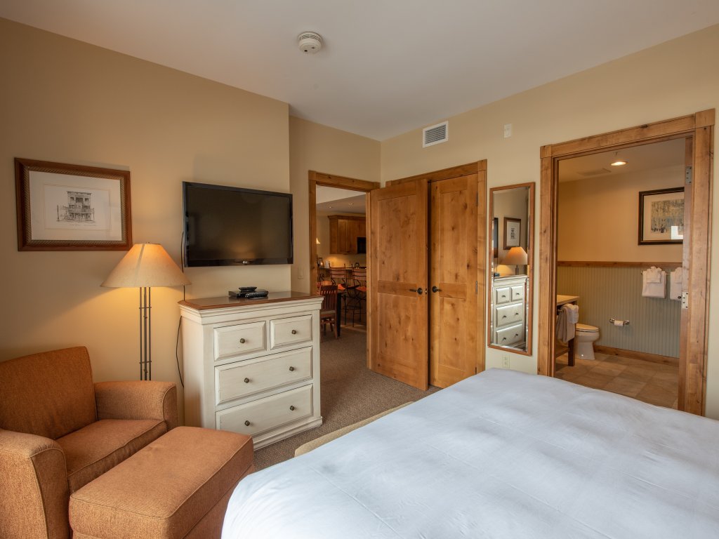 Updated 1 Bedroom Condo in Mountaineer Square Vacation Rental in Crested Butte - RedAwning