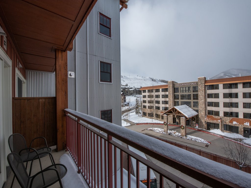Updated 1 Bedroom Condo in Mountaineer Square Vacation Rental in Crested Butte - RedAwning